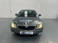 Usado Skoda Octavia Ambition 105 CV (77 kW) 2012 Gris / plata Berlina