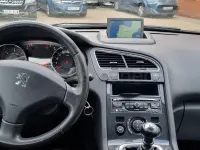 Usado Peugeot 5008 Active 115 CV (84 kW) 2013 Beige Monovolumen