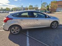 Usado Ford Focus Trend 115 CV (84 kW) 2014 Gris / plata Berlina