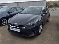 Usado Kia Ceed 100 CV (73 kW) 2021 Gris / plata Utilitario