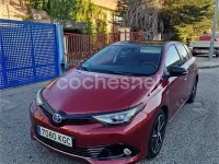 Usado Toyota Auris Hybrid Edition 136 CV (100 kW) 2017 Granate Berlina