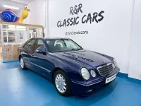 Usado Mercedes E240 Elegance 170 CV (125 kW) 2000 Azul Berlina