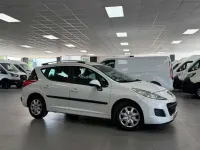 Usado Peugeot 207 90 CV (66 kW) 2010 Blanco Familiar
