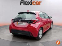 Usado Toyota Yaris Hybrid Active 116 CV (85 kW) 2023 Rojo