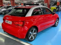 Usado Audi A1 Attraction 122 CV (89 kW) 2011 Rojo Utilitario