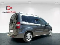 Usado Ford Tourneo Courier Sport 100 CV (73 kW) 2020 Gris / plata Monovolumen