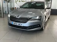 Usado Skoda Superb Active 150 CV (110 kW) 2022 Gris / plata Berlina