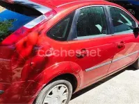Usado Ford Focus Trend 100 CV (73 kW) 2007 Rojo Berlina