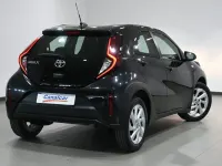 Usado Toyota Aygo X Play 72 CV (52 kW) 2022 Negro SUV