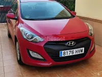 Usado Hyundai i30 90 CV (66 kW) 2014 Rojo Berlina