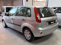Usado Ford Fiesta Ambiente 70 CV (51 kW) 2007 Gris / plata Utilitario