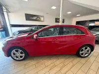 Usado Mercedes A180 Urban 109 CV (80 kW) 2015 Rojo Utilitario
