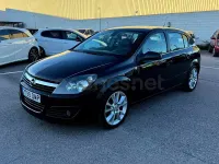 Usado Opel Astra Cosmo 120 CV (88 kW) 2005 Negro Berlina