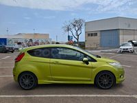 Usado Ford Fiesta Sport 90 CV (66 kW) 2010 Verde Utilitario