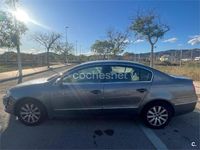 Usado VW Passat Highline 140 CV (102 kW) 2007 Gris / plata Berlina