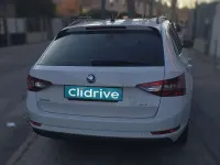 Usado Skoda Superb Active 150 CV (110 kW) 2018 Blanco Familiar