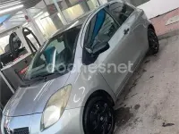 Usado Toyota Yaris 90 CV (66 kW) 2006 Gris / plata Berlina