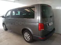 Usado VW Caravelle 150 CV (110 kW) 2021 Gris / plata Van