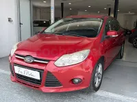 Usado Ford Focus Trend 115 CV (84 kW) 2014 Rojo Berlina