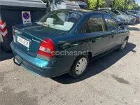 Usado Chevrolet Nubira 110 CV (80 kW) 2000 Verde Berlina