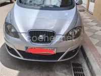 Usado Seat Altea Ecomotive 105 CV (77 kW) 2010 Gris / plata Monovolumen