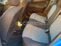 Usado Peugeot 206 70 CV (51 kW) 2004 Azul Berlina