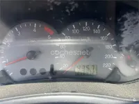 Usado Ford Focus Trend 100 CV (73 kW) 2004 Gris / plata Berlina