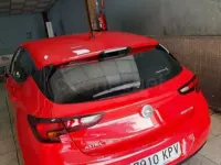 Usado Opel Astra Business 110 CV (80 kW) 2018 Rojo Berlina