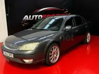 Usado Ford Mondeo Trend 155 CV (114 kW) 2005 Gris / plata Berlina