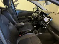 Usado Renault Clio IV Zen 90 CV (66 kW) 2017 Gris / plata Berlina