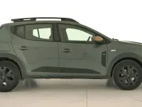 Usado Dacia Sandero Extreme 100 CV (73 kW) 2025 Verde Berlina