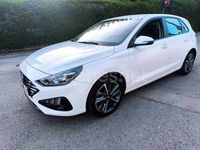 Usado Hyundai i30 110 CV (80 kW) 2022 Blanco Berlina
