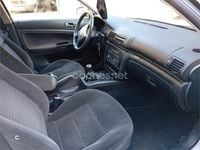 Usado VW Passat Advance 130 CV (95 kW) 2002 Negro Berlina