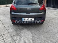 Usado Peugeot 3008 Style 112 CV (82 kW) 2012 Gris / plata Familiar