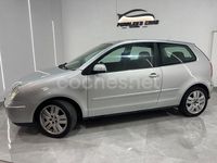 Usado VW Polo Trendline 75 CV (55 kW) 2005 Gris / plata Berlina