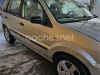 Usado Ford Fusion 100 CV (73 kW) 2002 Gris / plata Utilitario