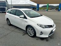 Usado Toyota Auris Hybrid Advance 136 CV (100 kW) 2014 Blanco Familiar