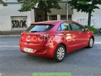 Usado Hyundai i30 90 CV (66 kW) 2015 Rojo Berlina