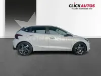 Usado Hyundai i20 100 CV (73 kW) 2025 Gris / plata Utilitario