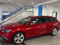 Usado Seat Leon FR 150 CV (110 kW) 2024 Rojo Familiar
