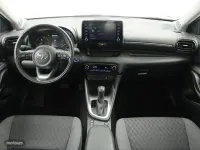 Usado Toyota Yaris Hybrid Active 116 CV (85 kW) 2022 Gris Berlina