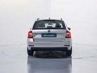 Usado Skoda Octavia Ambition 130 CV (95 kW) 2020 Gris / plata Familiar