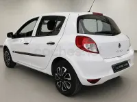 Usado Renault Clio IV Authentique 75 CV (55 kW) 2013 Blanco Berlina