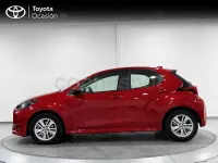 Usado Toyota Yaris Hybrid Active 116 CV (85 kW) 2022 Rojo Berlina