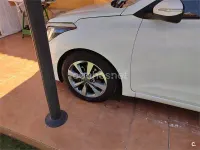 Usado Hyundai i20 90 CV (66 kW) 2016 Blanco Berlina