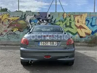 Usado Peugeot 206 CC 110 CV (80 kW) 2007 Gris / plata Descapotable