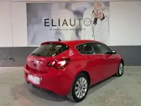 Usado Opel Astra Cosmo 110 CV (80 kW) 2011 Rojo Berlina