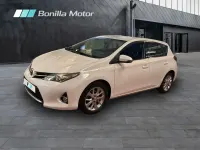 Usado Toyota Auris Active 132 CV (97 kW) 2013 Blanco Berlina