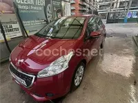 Usado Peugeot 208 82 CV (60 kW) 2013 Rojo Utilitario