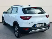 Usado Kia Stonic 100 CV (73 kW) 2025 Blanco SUV